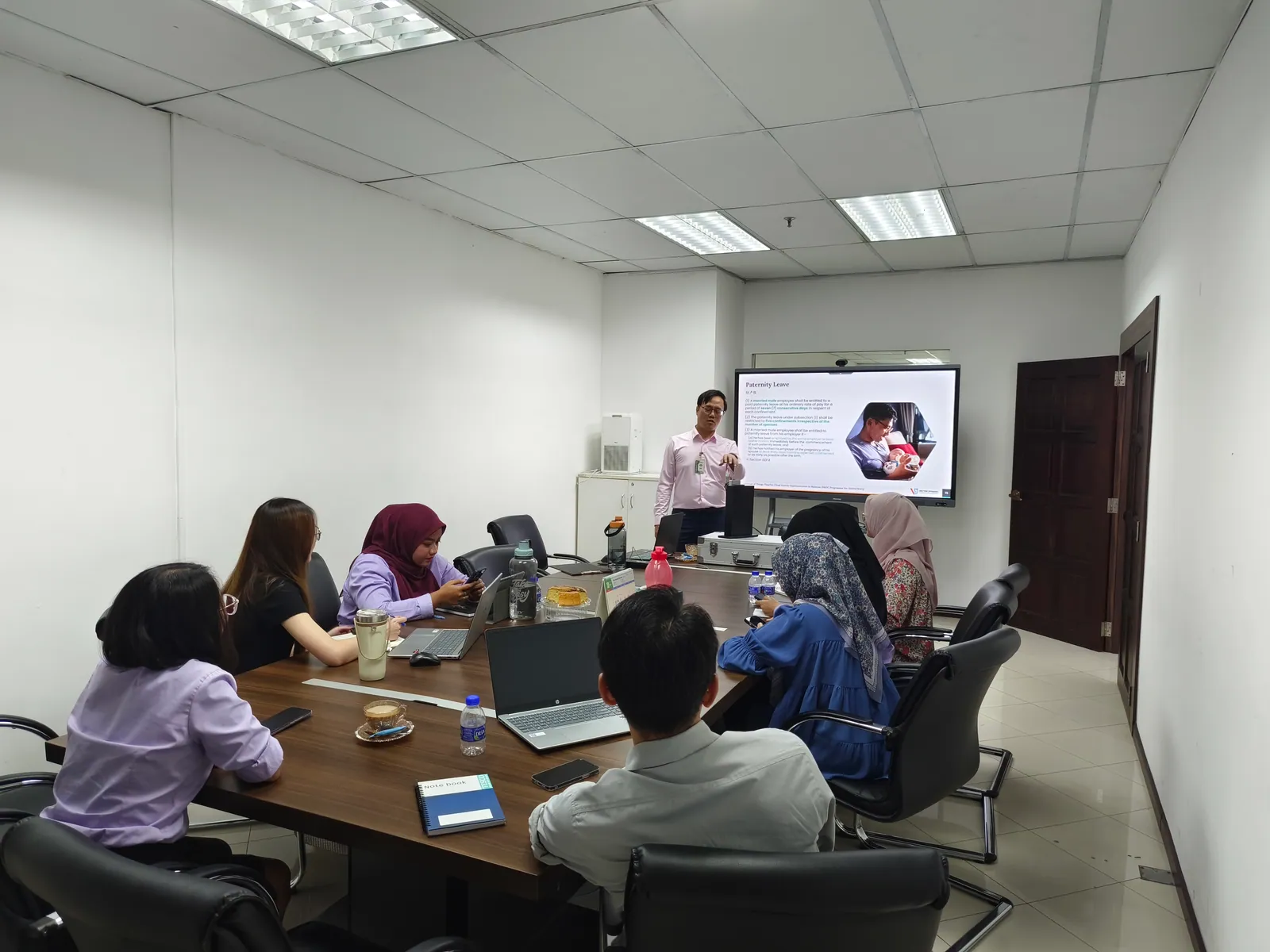 Vector Tan conducting payroll and employment workflow training with participants