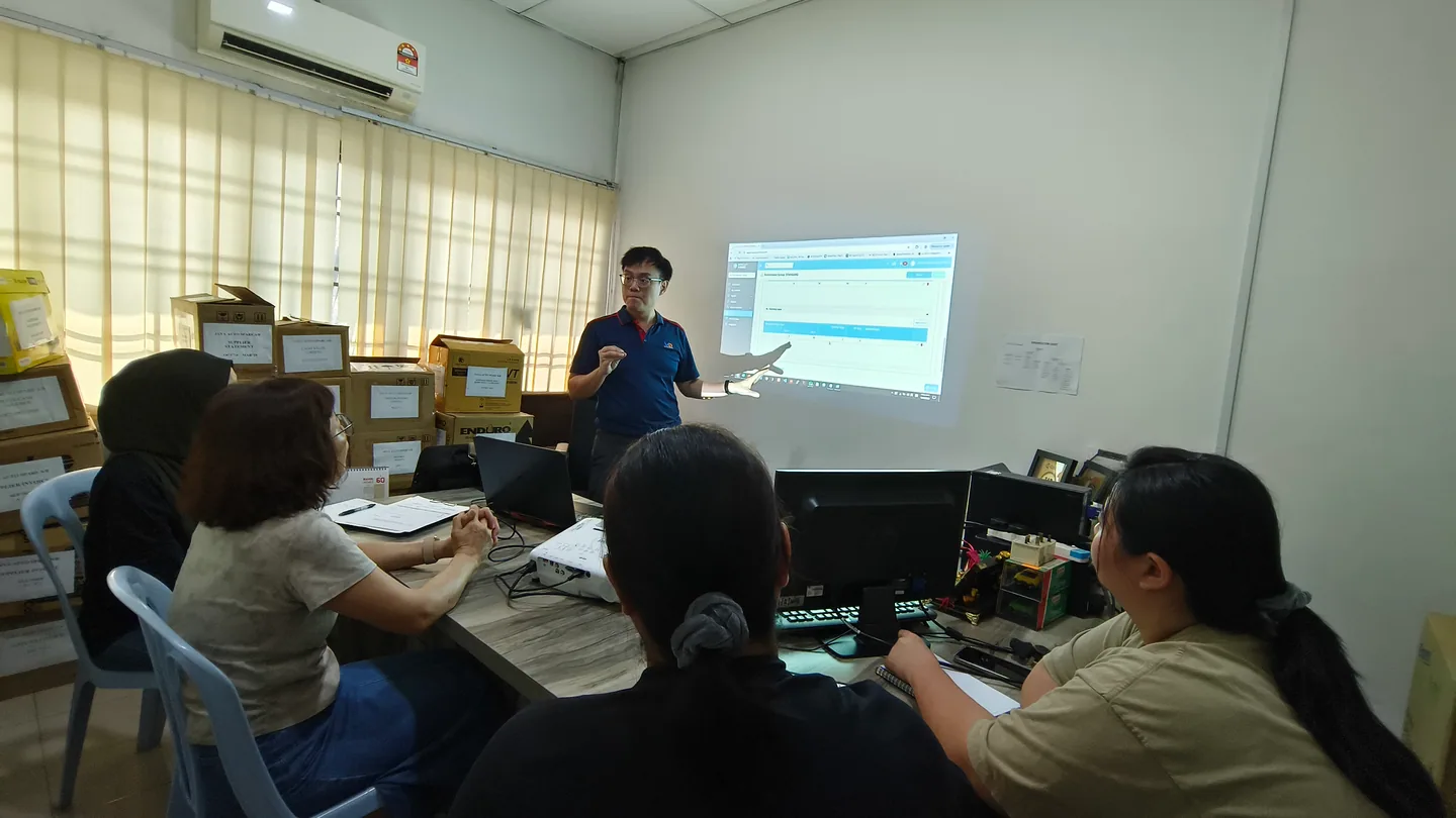 Vector Tan conducting a practical customer training session